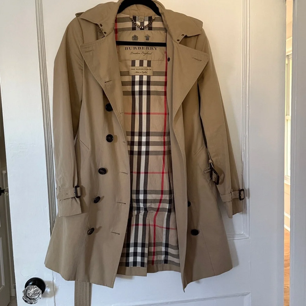 Burberry The Sandringham Trench Coat in Camel - Picture 5 of 10